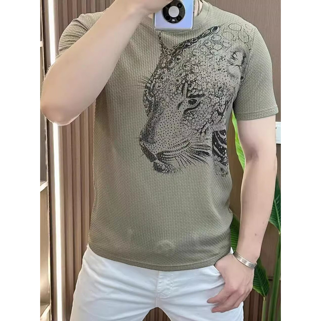 เสื้อยืดแขนสั้นผู้ชายคอกลม ทำจากผ้าไหมน้ำแข็ง สไตล์ใหม่สำหรับหน้าร้อนปี 2025