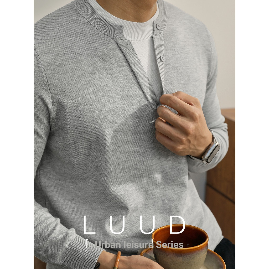 ข้อเสนอพิเศษ Light Mature สไตล์ V คอเย็บปลอมสองชิ้นเสื้อยืดแขนยาวผู้ชายสบายๆ All-Match K