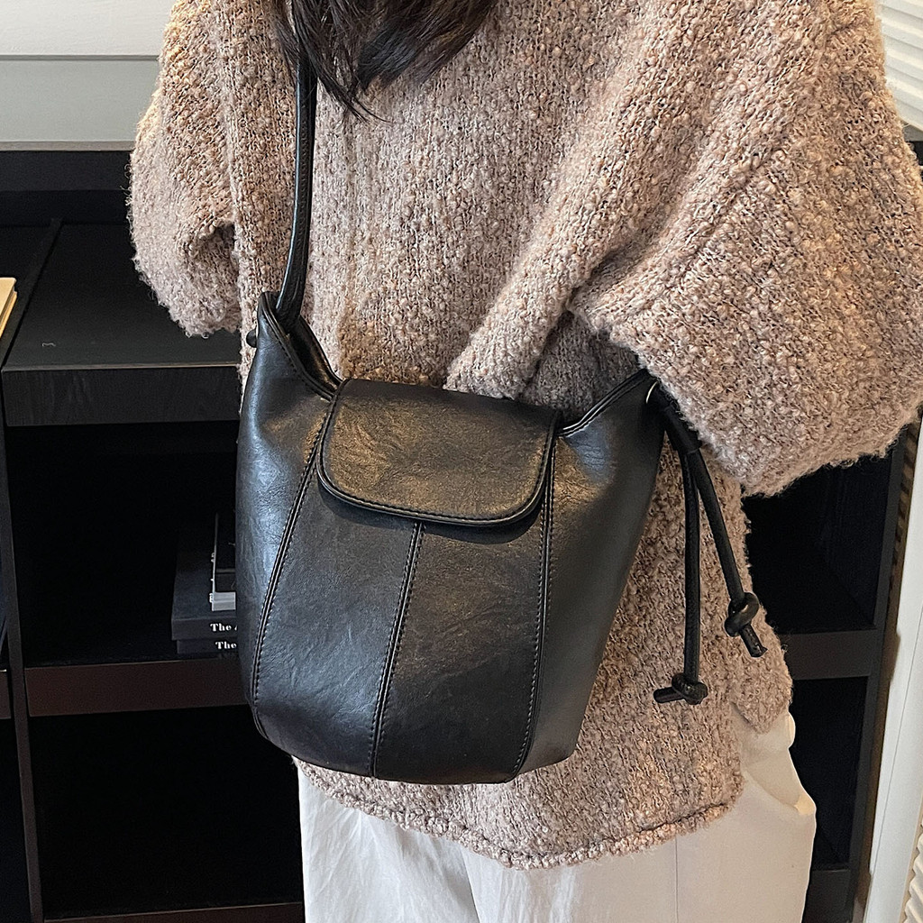 กระเป๋าสะพาย retro หรูหราสำหรับสตรี เทรนด์ใหม่ปี 2025 เหมาะสำหรับวันทำงานและการแต่งตัวในทุกวัน