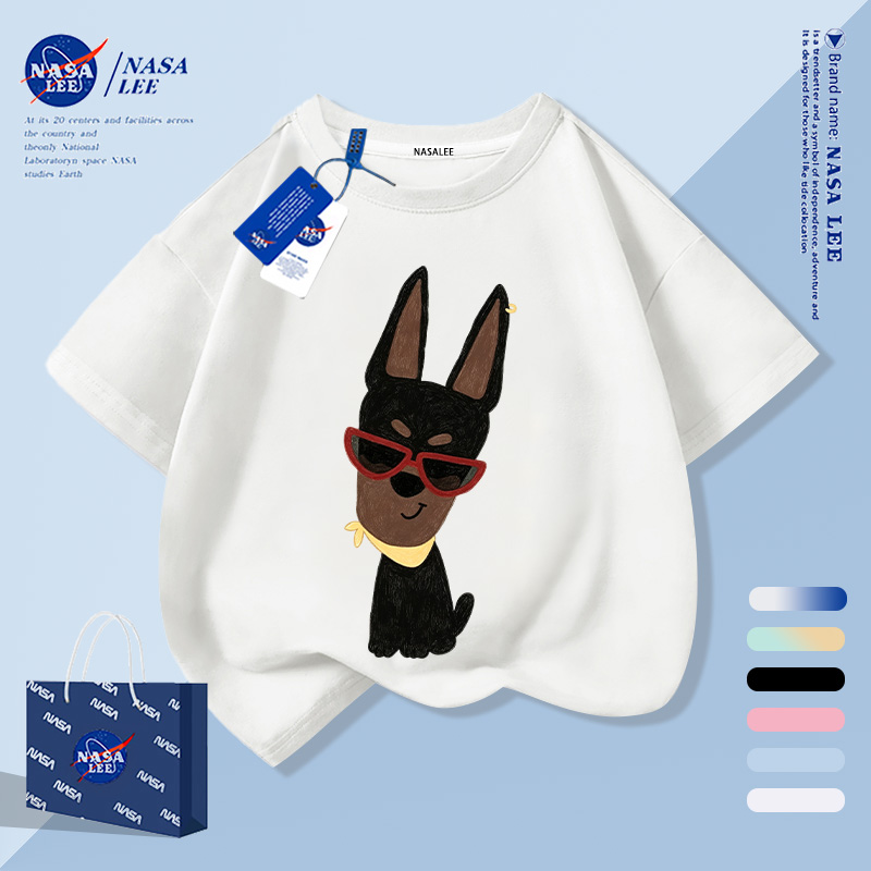 [กรุงเทพฯ จัดส่งภายในวันเดียว] ผ้าฝ้ายสีขาวเด็กแขนสั้นเสื้อผ้าเด็กเสื้อยืดครึ่งแขนแว่นกันแดดเย็นหล่อลูกสุนัขการ์ตูนพิมพ์