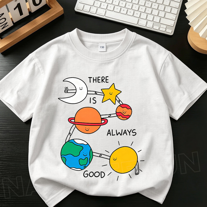 [กรุงเทพฯ จัดส่ง] เด็กผ้าฝ้ายเสื้อยืดสีขาวการ์ตูนดาวเคราะห์ดวงจันทร์ดาวการออกแบบอวกาศสนุกพิมพ์ฤดูร้อนเสื้อผ้าระบายอากาศแขนสั้นเหมาะสําหรับ3-16ชายหญิง