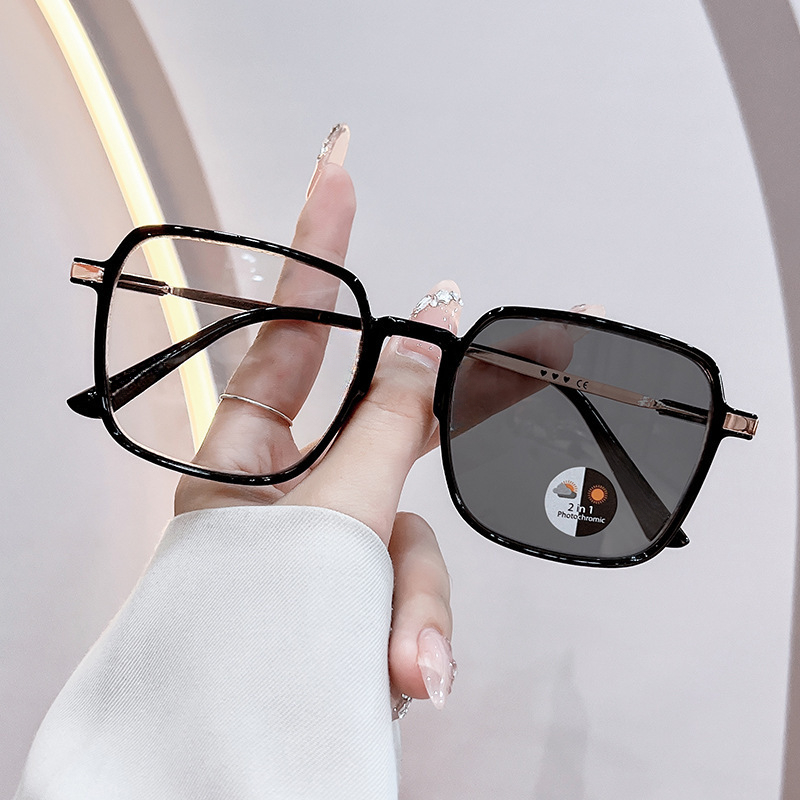 แว่นตาโฟโตโครมิกป้องกันแสงสีฟ้าป้องกันรังสียูวี400ป้องกันกรอบขนาดใหญ่เปลี่ยนสี ไม่จํากัดเพศ