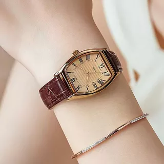 [ซื้อ 1 แถม 1 ฟรี] นาฬิกาผู้หญิงสไตล์ทันสมัย | สายหนังแทสีน้ำตาล Reloj แบบควอตซ์