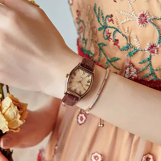 [ซื้อ 1 แถม 1 ฟรี] นาฬิกาผู้หญิงสไตล์ทันสมัย | สายหนังแทสีน้ำตาล Reloj แบบควอตซ์