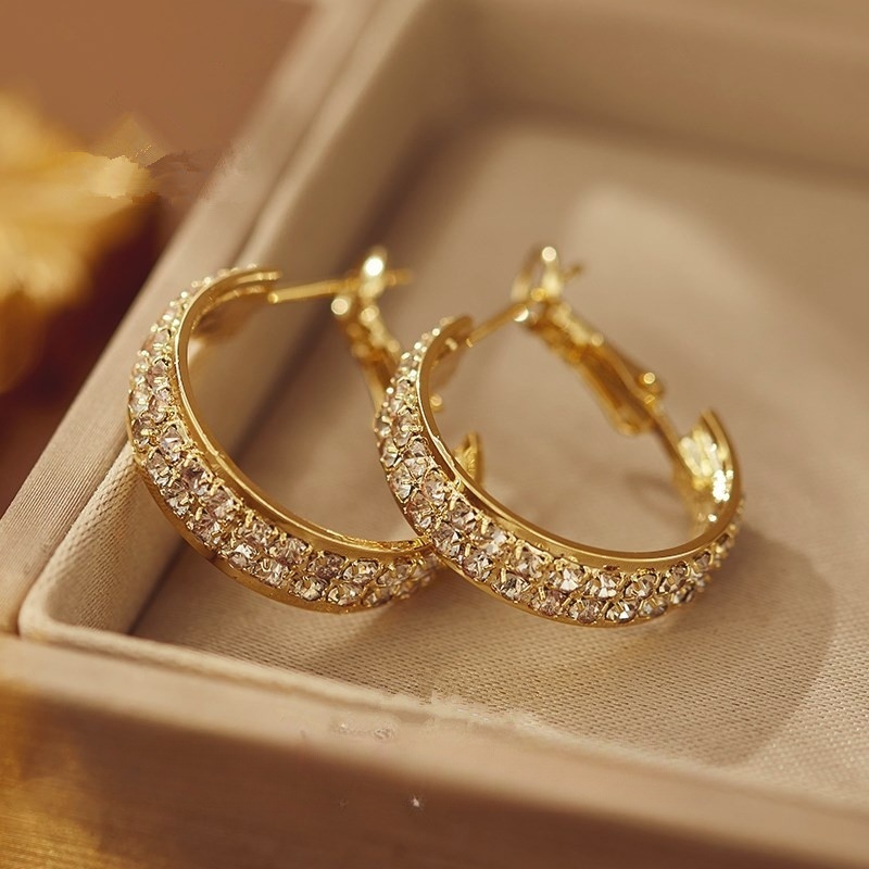 Valentines Day Gold Hoop ต่างหูพร้อมการออกแบบสตั๊ดคริสตัลสําหรับสวมใส่ทุกวันที่หรูหรา