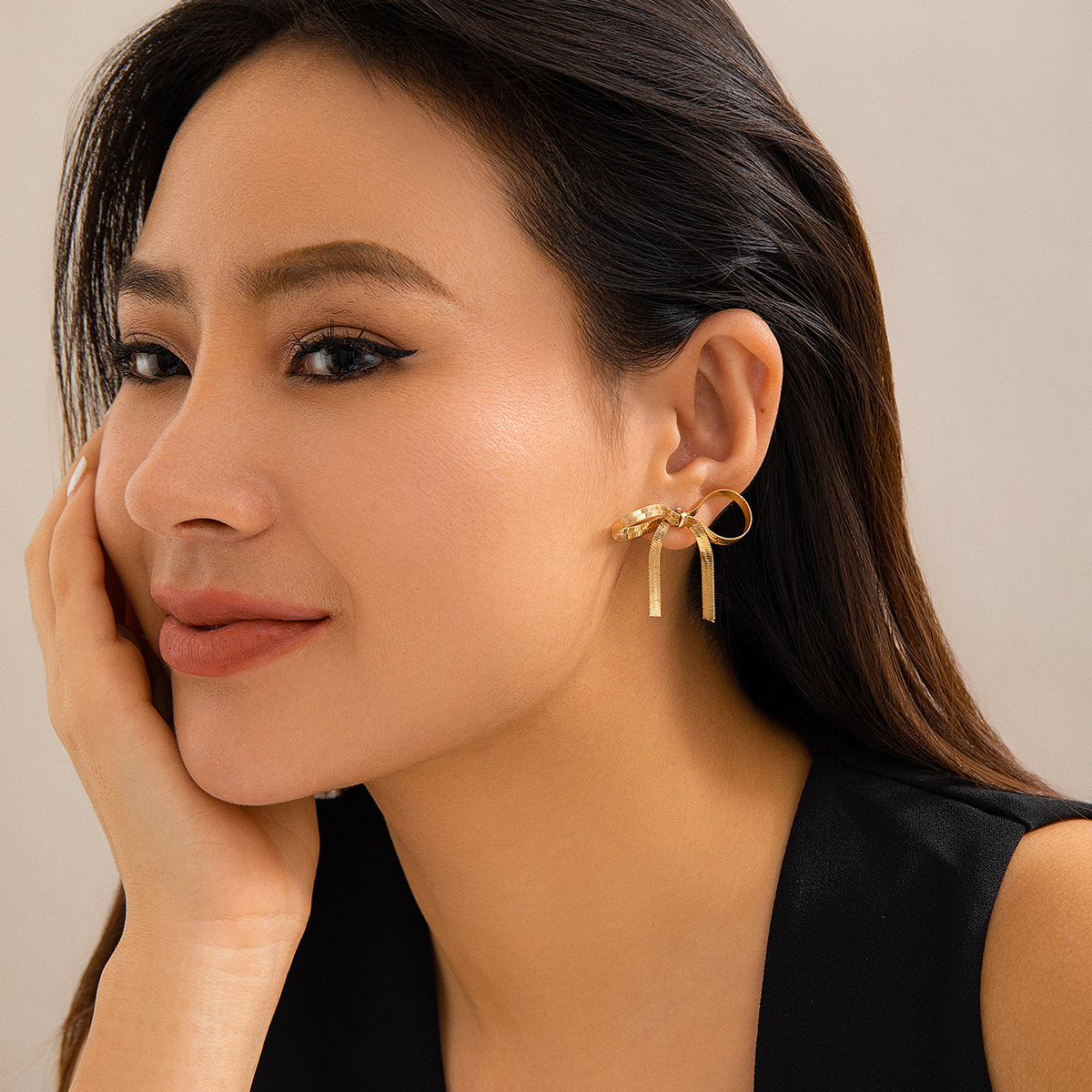 เครื่องประดับ ต่างหูสตั๊ด จี้รูปงู ประดับโบว์น่ารัก เหมาะกับของขวัญ แฟชั่นสําหรับผู้หญิง 2024