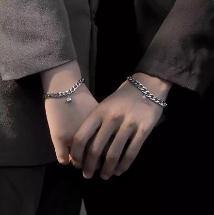 2 ชิ้น / เทรนด์แฟชั่น สร้อยข้อมือโซ่หนา ความรัก และเหล็กดูด อินเทรนด์ คู่รัก สร้อยข้อมือ สร้อยข้อมือ