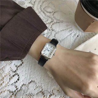 Niche Vintage นาฬิกาควอทซ์กันน้ําการออกแบบสี่เหลี่ยมเล็กเข็มขัดหรูหราสําหรับผู้หญิง