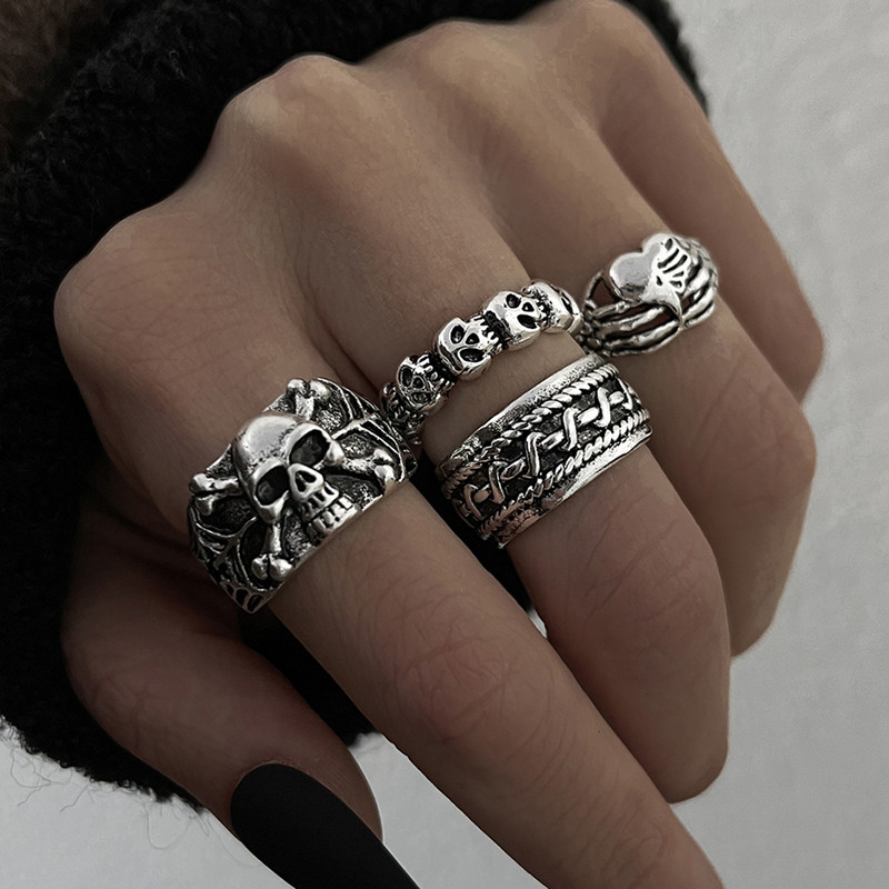 Silver 4 ชิ้น Punk Goblin Skull Heart แหวนชุด,อุปกรณ์เสริม Edgy สําหรับงบสไตล์ที่ไม่ซ้ําใคร
