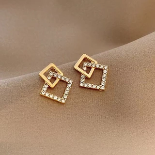 ต่างหูเรขาคณิตเพทายทรงสี่เหลี่ยมสําหรับผู้หญิง Minimalist Elegant Stud เครื่องประดับสําหรับผู้หญิง