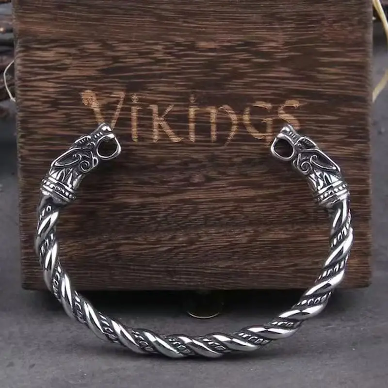 Viking สร้อยข้อมือ จี้หัวหมาป่า สไตล์ฮิปฮอป พังก์ วินเทจ ของขวัญวันเกิด สําหรับผู้ชาย เพื่อน