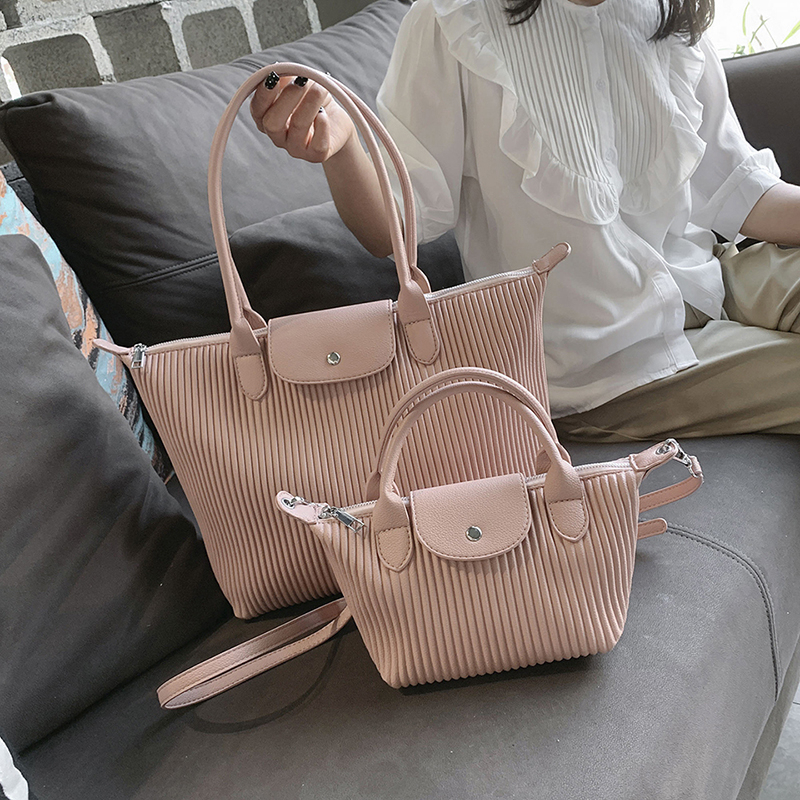Western สไตล ์ All-Match กระเป ๋ าสะพายสตรีขายร ้ อน Casual Commuter Tote กระเป ๋ ายอดนิยม Niche Design จีบกระเป ๋ าผู ้ หญิง High-End สวย All-Match Underar