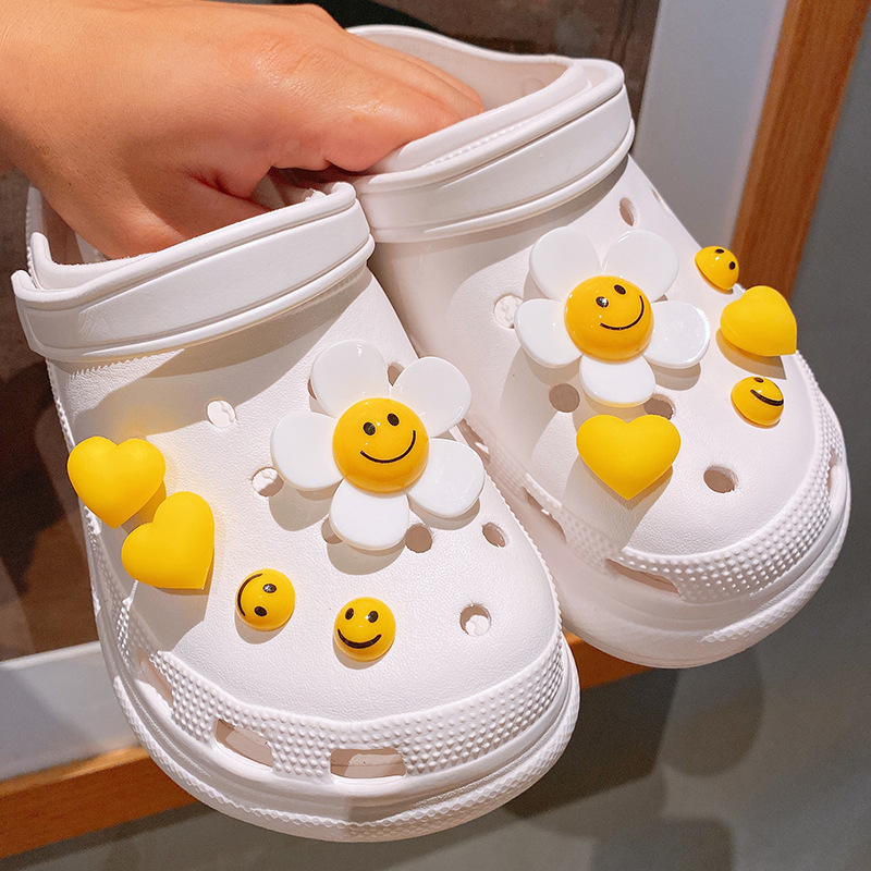 ดอกทานตะวันหน้ายิ้ม ซีรีส์ดีไซน์ดอกไม้สองชั้น Jibbitz charm อุปกรณ์เสริมหัวเข็มขัด