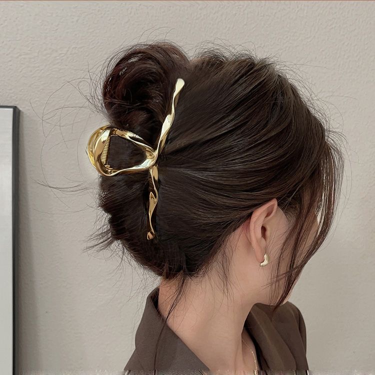 Simple โลหะคว ้ าคลิปหญิงขนาดใหญ ่ High-End คลิปผมหญิงกลับหัว 2024 สไตล ์ ใหม ่ Shark คลิป Headdress Hairpin