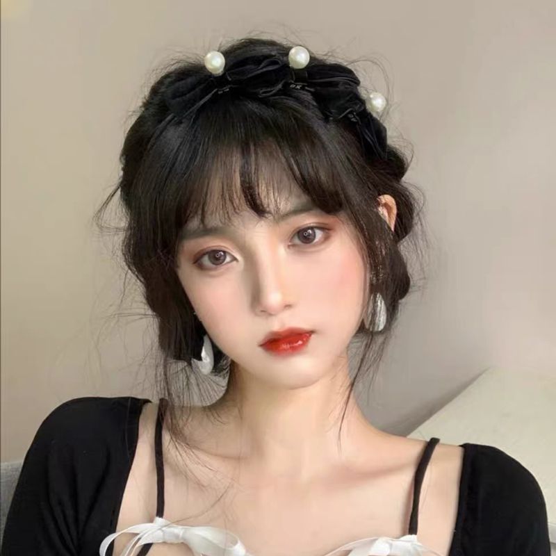 กํามะหยี่สีดําโบว์มุกคาดศีรษะหญิงเกาหลี ผู้มีอิทธิพล อารมณ์กิ๊บสีดําที่เรียบง่ายแถบคาดศีรษะทุกการแข่งขัน