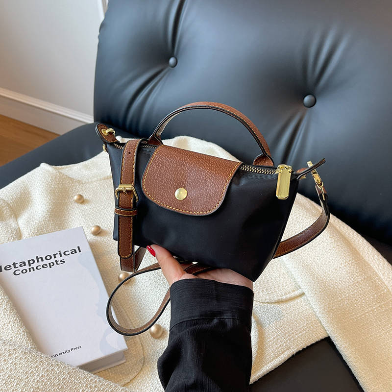 1 ชิ้น Dumpling รูปผู้หญิง Crossbody กระเป๋าปรับสายคล้องไหล่ Mini ไหล่กระเป๋าหญิงแฟชั่นกระเป๋าและกระเป๋าถือ Designer ขนาดเล็ก Satchel