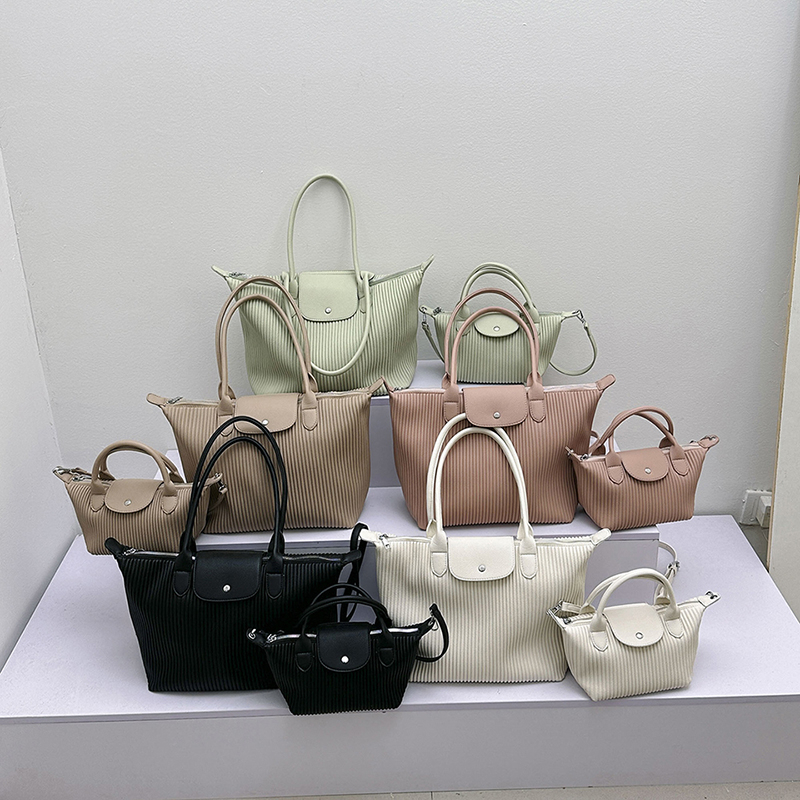 Western สไตล ์ All-Match กระเป ๋ าสะพายสตรีขายร ้ อน Casual Commuter Tote กระเป ๋ ายอดนิยม Niche Design จีบกระเป ๋ าผู ้ หญิง High-End สวย All-Match Underar