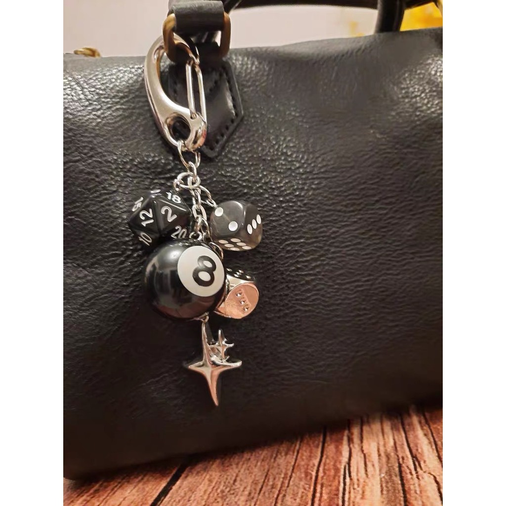 พวงกุญแจลูกเต๋าโกธิค-จี้ออบซิเดียนแฮนด์เมดสําหรับกระเป๋าและคีย์-อุปกรณ์เสริมโลหะของคู่รักขอบพร้อมการออกแบบปินเนอร์ - รูปที่ 7