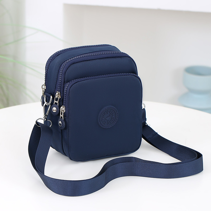 แฟชั่นสีทึบ Casual One-Shoulder Messenger All-Match Outing Small