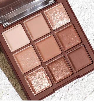 9 สี Glitter Shimmer Eyeshadow Palette ราคาไม่แพงแต่งหน้า Fine Shimmer High Pigment กันน้ํา Earth Tone