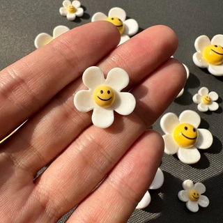 หน้ายิ้มดอกไม้รองเท้า Charm รองเท้าแตะอุปกรณ์ตกแต่งสําหรับผู้หญิงผู้ชายเด็ก Clogs Pins