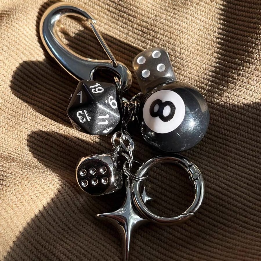 พวงกุญแจลูกเต๋าโกธิค-จี้ออบซิเดียนแฮนด์เมดสําหรับกระเป๋าและคีย์-อุปกรณ์เสริมโลหะของคู่รักขอบพร้อมการออกแบบปินเนอร์ - รูปที่ 3