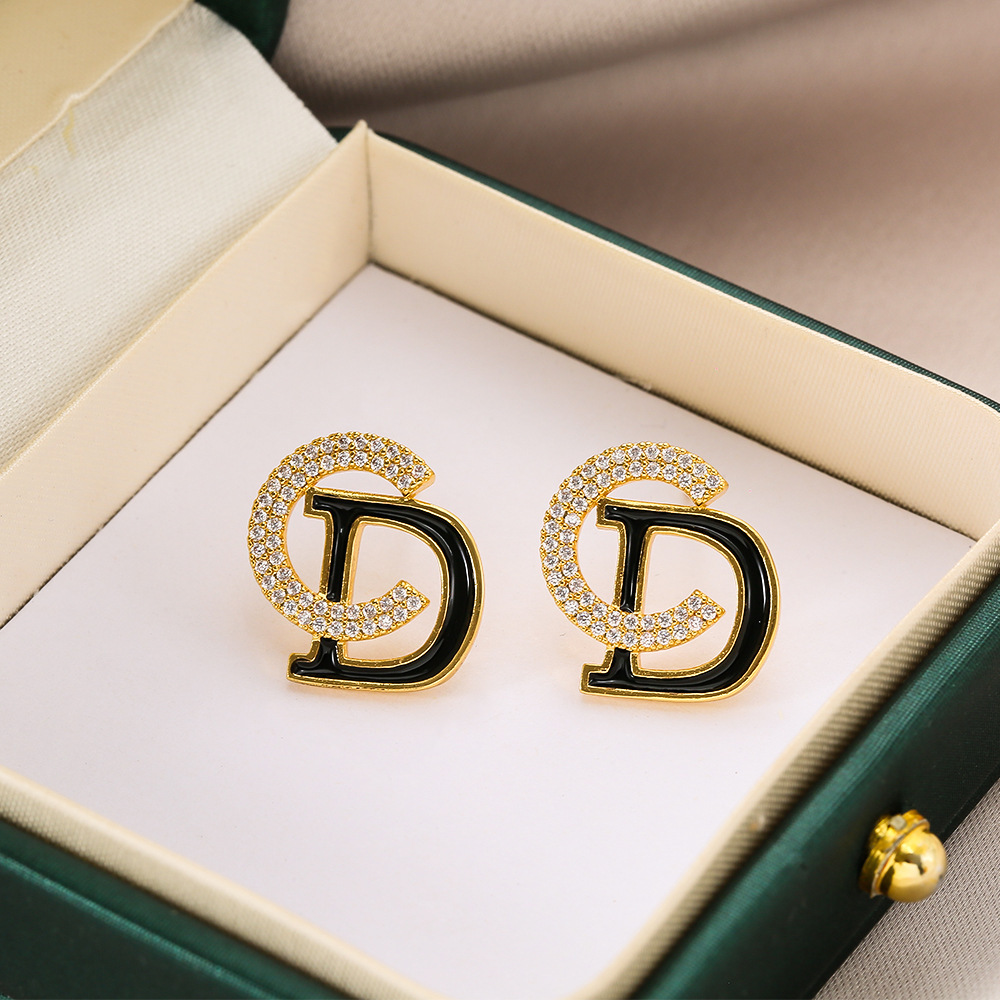 1 คู่ Retro Light Luxury Letter ต่างหูแฟชั่น All-Match ต่างหู