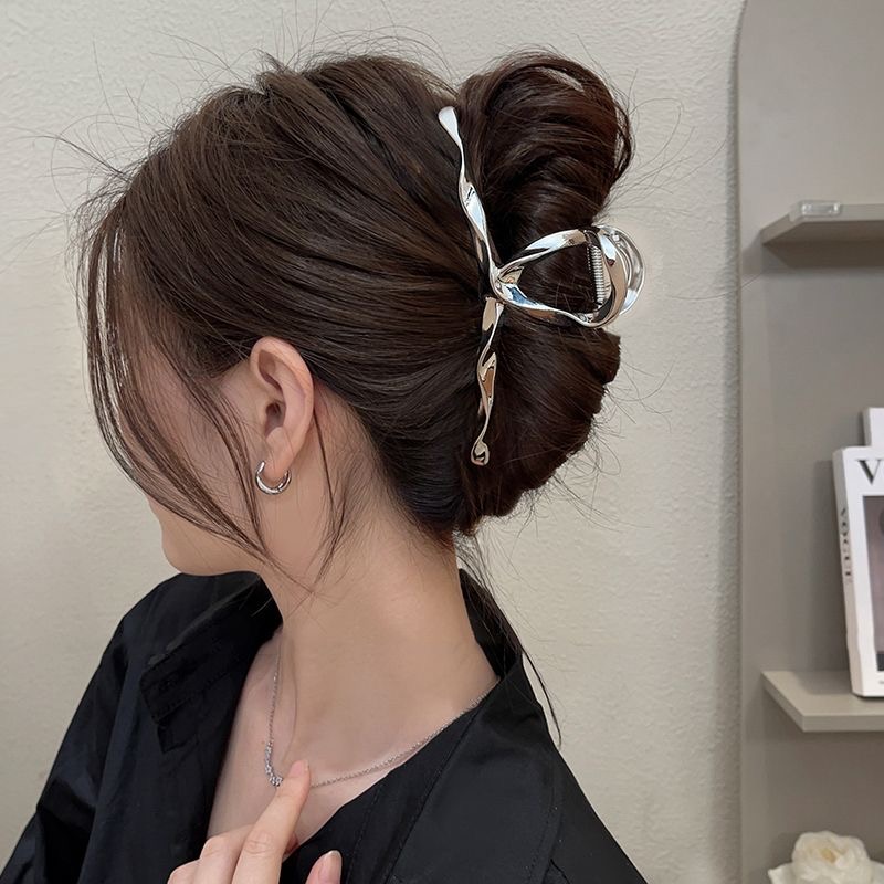 Simple โลหะคว ้ าคลิปหญิงขนาดใหญ ่ High-End คลิปผมหญิงกลับหัว 2024 สไตล ์ ใหม ่ Shark คลิป Headdress Hairpin