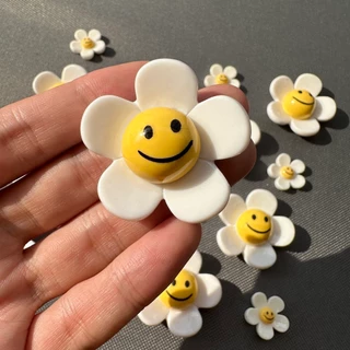 หน้ายิ้มดอกไม้รองเท้า Charm รองเท้าแตะอุปกรณ์ตกแต่งสําหรับผู้หญิงผู้ชายเด็ก Clogs Pins