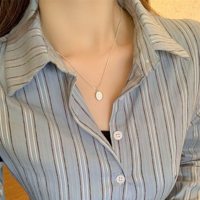 สร้อยคอจี้ตัวอักษร ซอก สําหรับห่วงโซ่เสื้อกันหนาวความรู้สึกการออกแบบระดับสูงของผู้หญิง