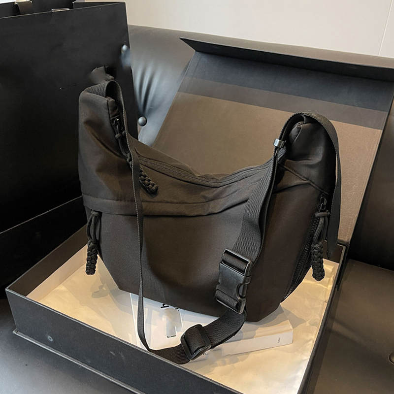 สุภาพสตรีแฟชั่นไนลอน Dumpling Bag กระเป๋าสะพาย Messenger Bag ความจุขนาดใหญ่ Casual All-Match Canva