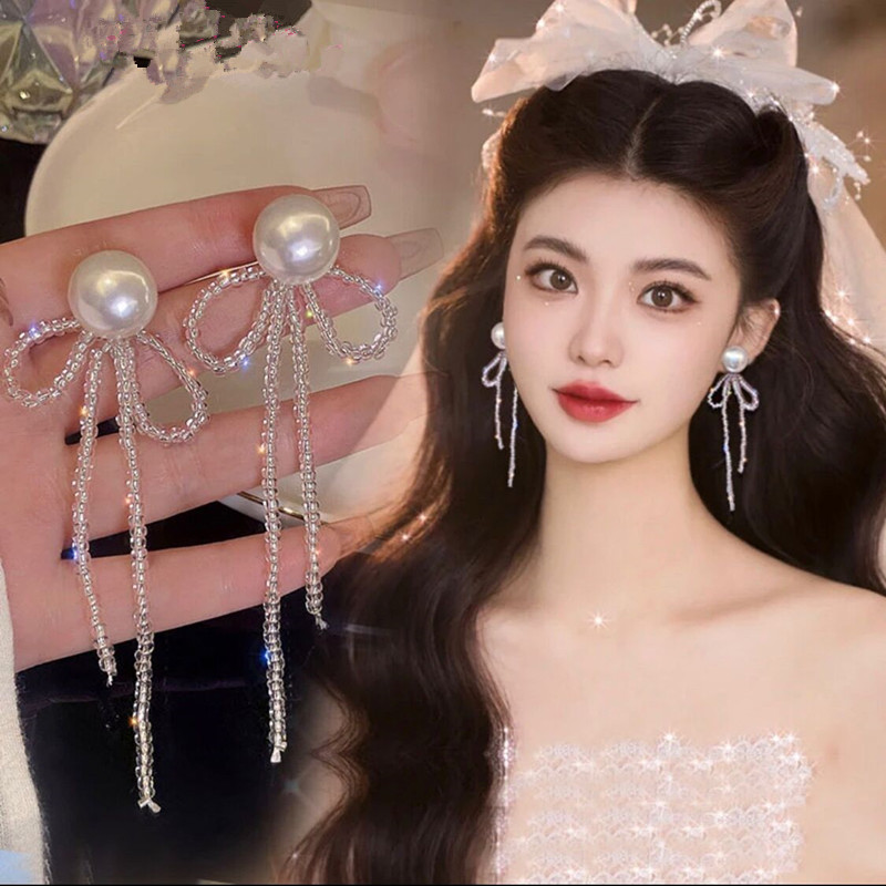 Classy Celebrity Pearl Bow ต่างหูพู่หญิง Niche Design ต่างหูลูกปัด Retro ต่างหูเฉพาะ