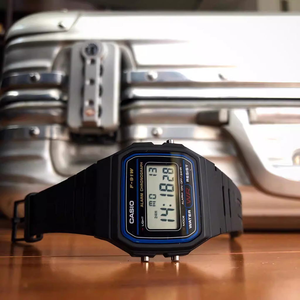 Casio Classic F91W-1 นาฬิกาข้อมือดิจิทัล พร้อมสายเรซิน กันน้ํา สีดํา สําหรับเล่นกีฬา