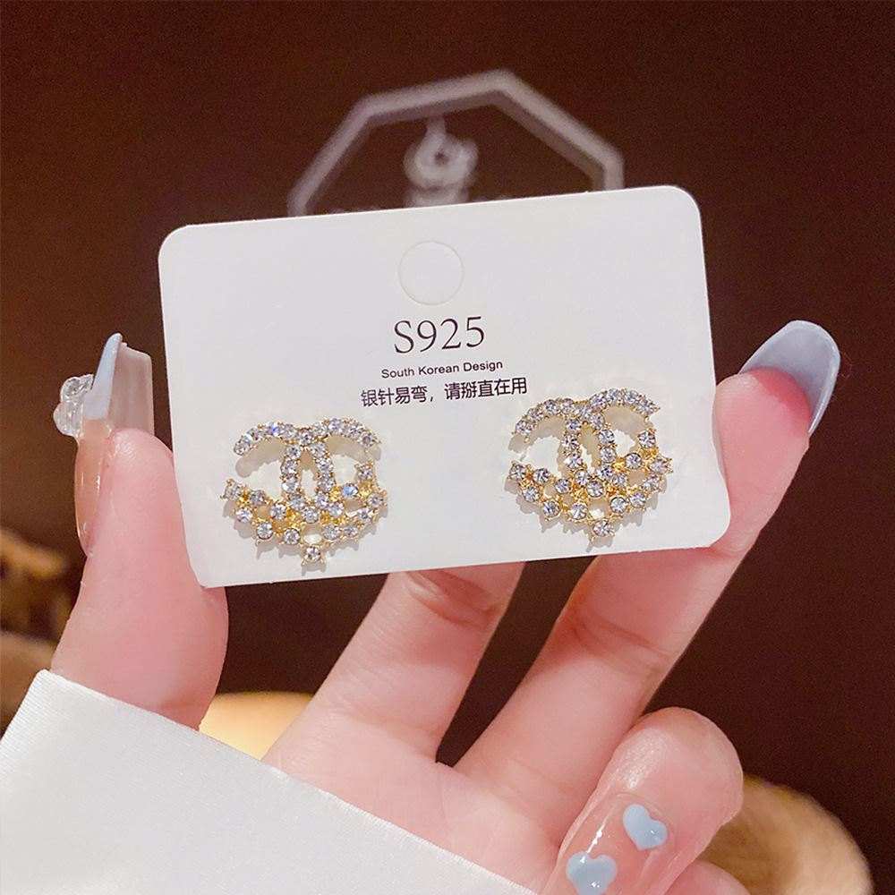 คู่แฟชั่น High-End ต่างหูเพชรสาวอารมณ์ All-Match ต่างหูเหมาะสําหรับสาวสวมใส่ทุกวัน