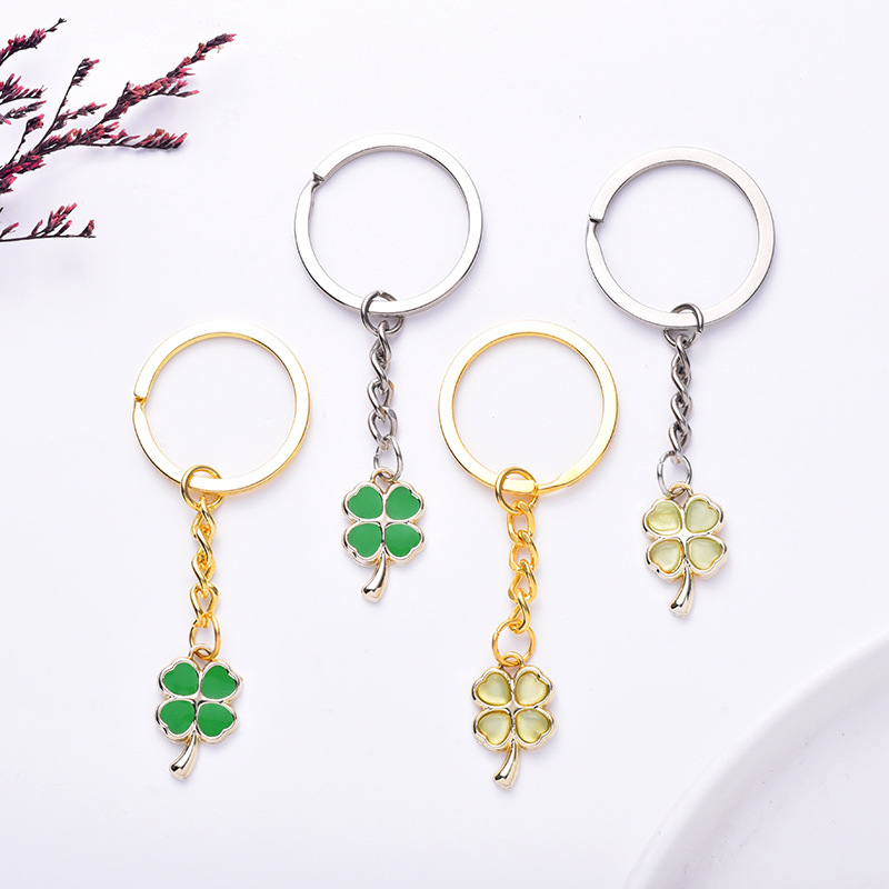 Creative four-leaf clover โลหะผสมพวงกุญแจจี้ขายส่งแฟนคู่ lucky clover กระเป๋าพวงกุญแจเครื่องประดับหยดน้ํามัน