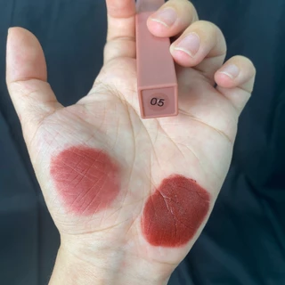 ลิปสติกเนื้อแมตต์ใหม่ MINIJUMIE ครีมลิปกลอส ใช้ได้สองทางสำหรับริมฝีปากและแก้ม