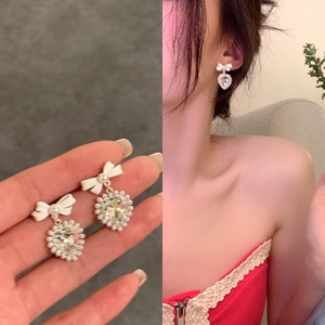 2 ชิ้น Love Pearl ต่างหูผู้หญิงฤดูร้อน Niche Design ต่างหูโบว์ระดับไฮเอนด์