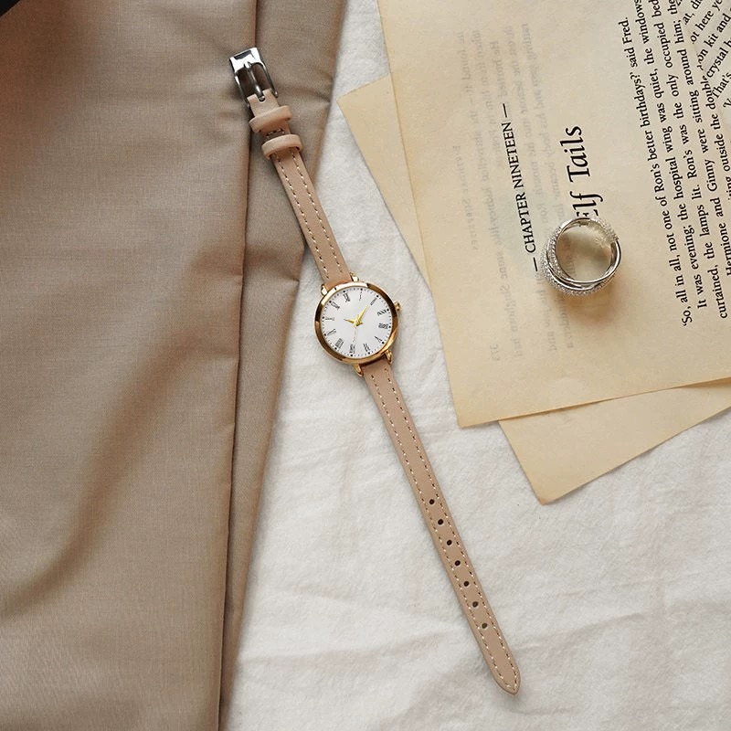 Womens Small Dial Quartz Watch – สายหนังบาง สไตล์เรโทรเกาหลี หรูหราและมินิมอล