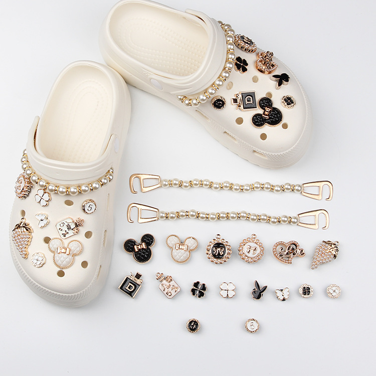 18 ชิ้น DIY รองเท้า Charms น้ําหอมชุดอุปกรณ์เสริมสําหรับรองเท้าแตะ Clogs & More Pins