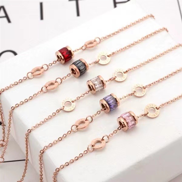 เวอร์ชั่นเกาหลีอารมณ์สีม่วงควบคุมสีเลขโรมัน ไครโอไลท์ สร้อยข้อมือกุหลาบทองเหล็กไทเทเนียมชุบสร้อยข้อมือทอง 18เค สําหรับผู้หญิง