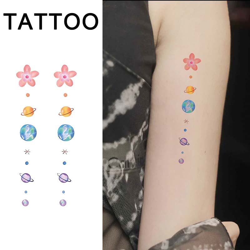 ดอกไม้ดาวเคราะห์สติกเกอร์รอยสักที่มีสีสันกันน้ํายาวนานแขนหญิงกระดูกไหปลาร้าสดน่ารักความงามล้างทําความสะอาดได้สติกเกอร์ทิ้ง