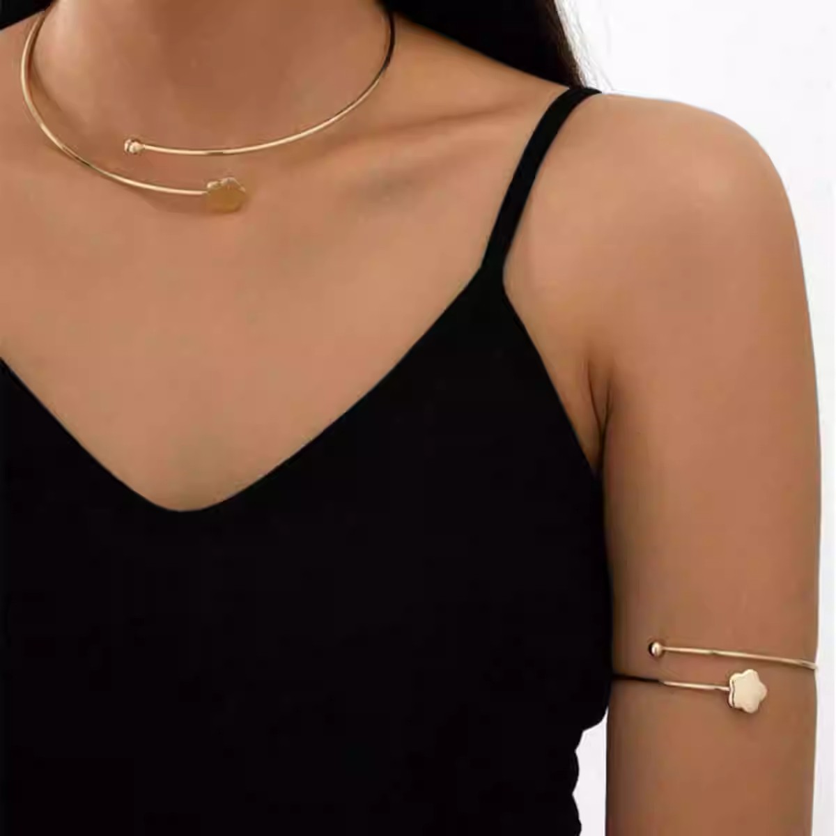 Golden Ball ดอกไม้เปิดกําไลข้อมือสร้อยข้อมือชุดแขนผู้หญิงเครื่องประดับแฟชั่นที่เรียบง่าย