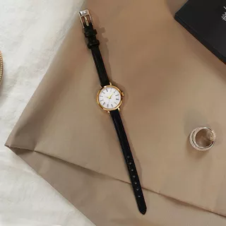 Womens Small Dial Quartz Watch – สายหนังบาง สไตล์เรโทรเกาหลี หรูหราและมินิมอล