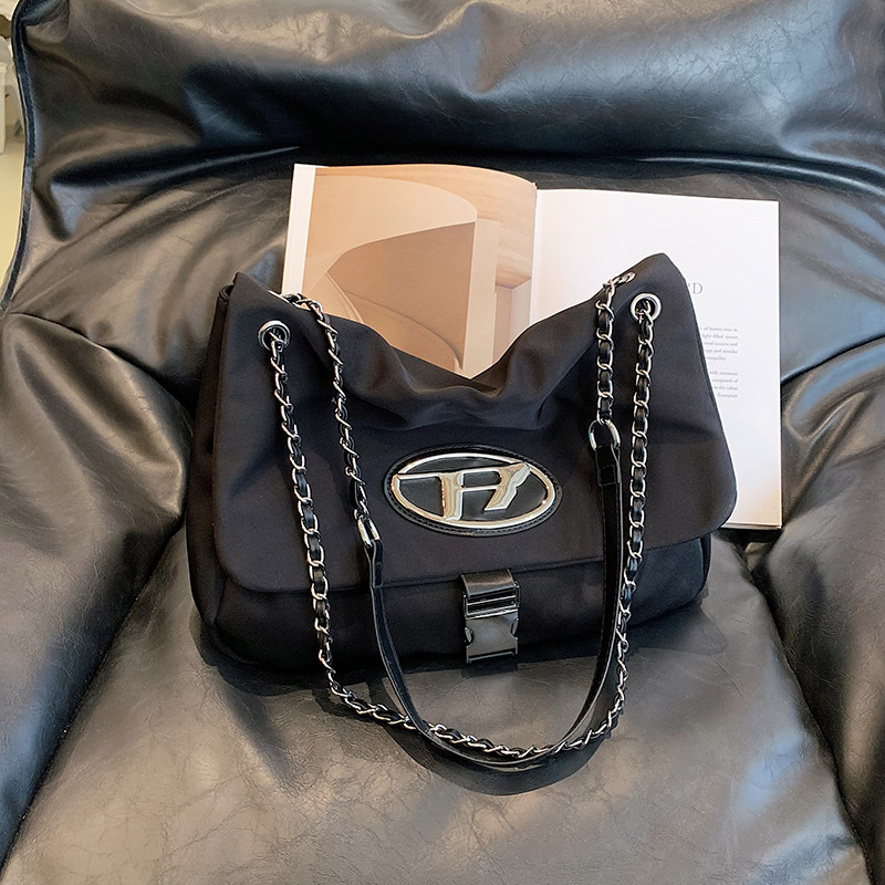 1ชิ้นแฟชั่นระดับไฮเอนด์ความจุขนาดใหญ่กระเป๋าโซ่สีดํากระเป๋าสะพาย/กระเป๋าสะพายข้างผู้หญิงช้อปปิ้ง/เดินทาง