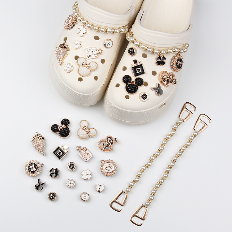 18 ชิ้น DIY รองเท้า Charms น้ําหอมชุดอุปกรณ์เสริมสําหรับรองเท้าแตะ Clogs & More Pins