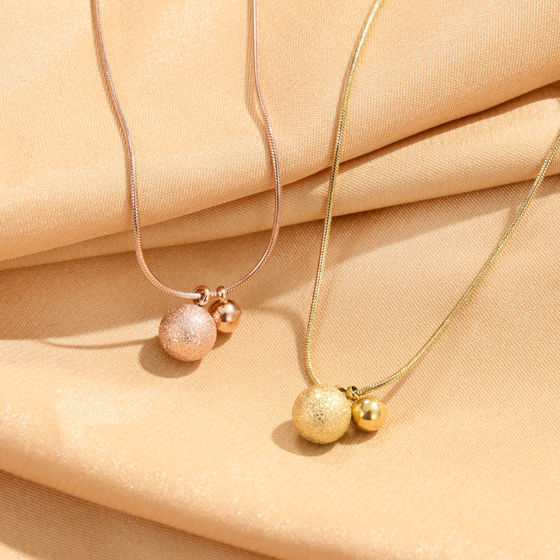 ไทเทเนียมเหล็กทองขนาด Ball Design Feel Niche อินเทรนด์ Retro ins Influencer สร้อยคอเหล็กไทเทเนียมหญิง Clavicle Chain