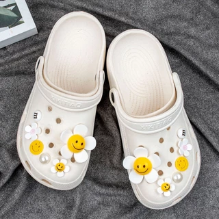 หน้ายิ้มดอกไม้รองเท้า Charm รองเท้าแตะอุปกรณ์ตกแต่งสําหรับผู้หญิงผู้ชายเด็ก Clogs Pins