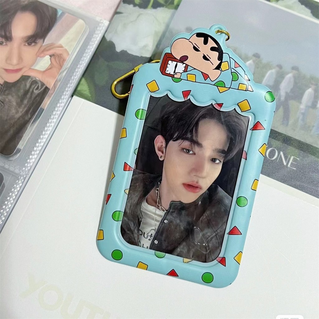 ซองใส่บัตรไดโนเสาร์เครยอนชินจัง พวงกุญแจที่ใส่บัตรโฟโต้การ์ดขนาด 3 นิ้ว