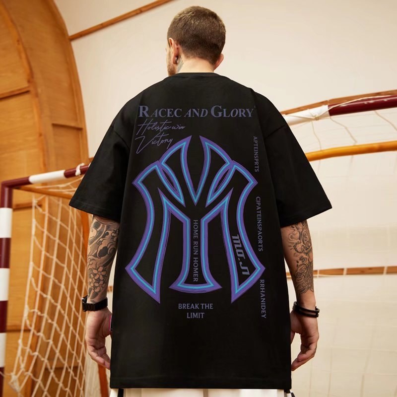 M-5xl ฤดูร้อนผู้ชายแขนสั้นเสื้อยืดขนาดใหญ่ NY Yankees พิมพ์กราฟิก Tees Plus ขนาดสไตล์อเมริกันเสื้อลําลองสีดําสีขาว Hiphop Streetwear