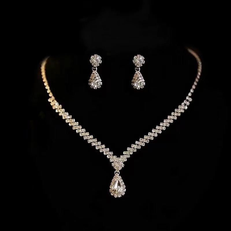 Cross-border ขายร้อนประณีต Claw Chain สร้อยคอชุดต่างหูสองชิ้น Water Drop สร้อยคอ Clavicle Chain อุปกรณ์งานเลี้ยงอาหารค่ําหญิง